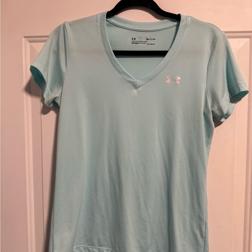 3 Under Armour Women's V-Neck Tee lot